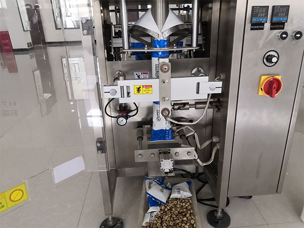 自動(dòng)化食品包裝機(jī)設(shè)備展示圖