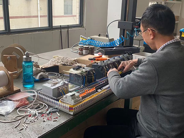 四川雞精包裝機(jī)械設(shè)計(jì)圖