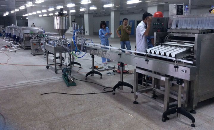 鮮辣醬灌裝機(jī)