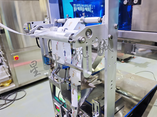 成都立式顆粒食品包裝機實拍圖