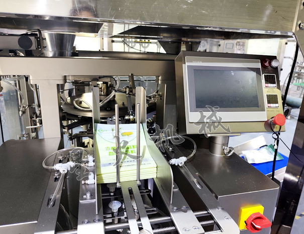 全自動(dòng)給袋式麥片包裝機(jī)實(shí)拍圖