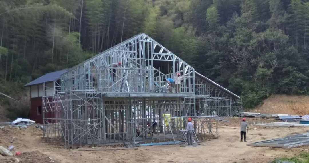 走進六安佛子嶺景區(qū),體驗裝配式鋼結構民宿之美